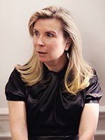 Nathalie Tomasini est avocate et accompagne les victimes de violences conjugales et de harcèlement moral au sein de la famille et dans le monde du travail.