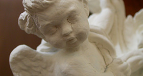 Les victimes de violences conjugales et de harcèlement peuvent parler de leurs problèmes à une oreille attentive et bénéficier de conseils pour fuir un mari violent.