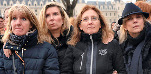 Les avocates de Jacqueline Sauvage, avec ses filles, demandent une grace totale.