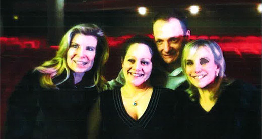 Alexandra Lange avec ses avocates et son éducateur.